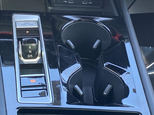 Photo of 2024 Avocado Green Pearl Volkswagen Atlas