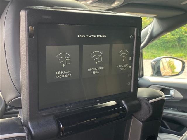 Photo of 2023 Brilliant Black Crystal Pearlcoat Chrysler Pacifica Hybrid