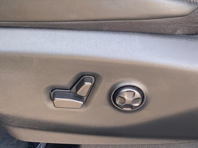 Photo of 2023 Brilliant Black Crystal Pearlcoat Chrysler Pacifica Hybrid