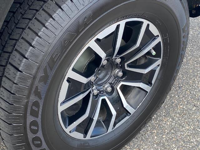 Photo of 2020 Midnight Black Metallic Toyota Tacoma
