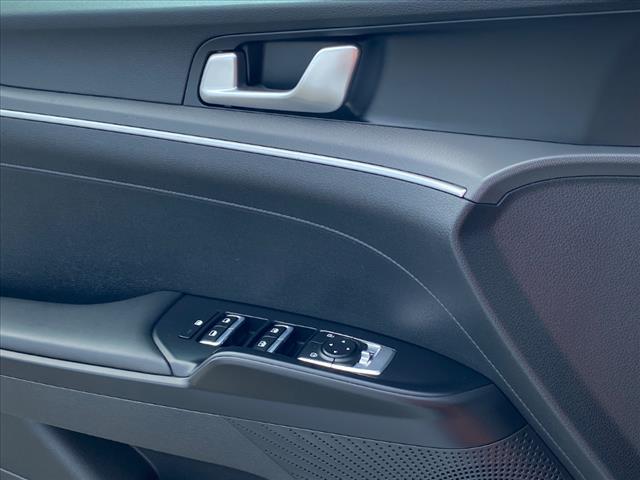 Photo of 2021 Glacial White Pearl Kia K5
