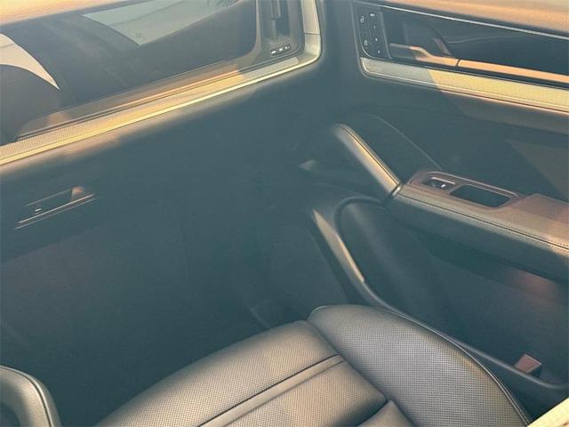 Photo of 2024 Algarve Blue Metallic Porsche Cayenne