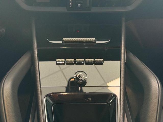 Photo of 2024 Algarve Blue Metallic Porsche Cayenne