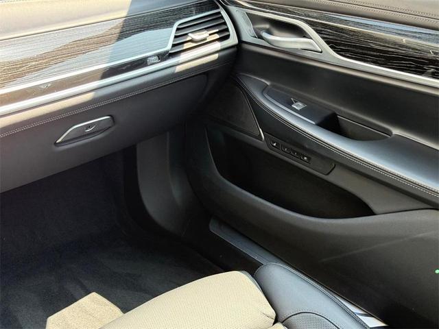 Photo of 2022 Dravit Grey Metallic BMW 750