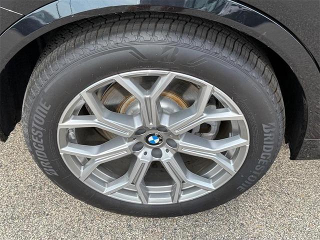 Photo of 2025 Black Sapphire Metallic BMW X7
