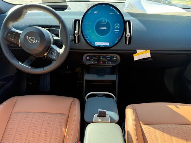 Photo of 2025 Nanuq White Metallic MINI Countryman