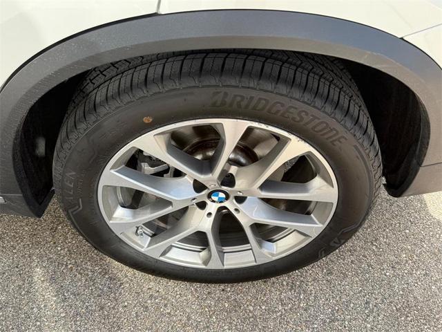 Photo of 2021 Mineral White Metallic BMW X5