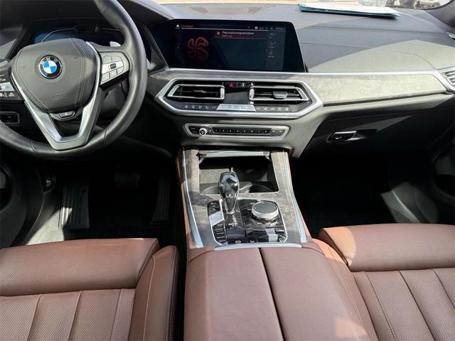 Photo of 2021 Mineral White Metallic BMW X5