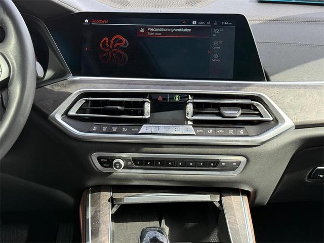 Photo of 2021 Mineral White Metallic BMW X5