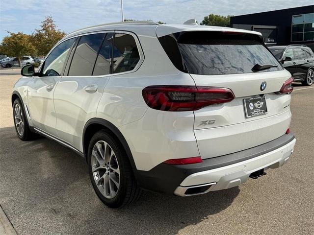 Photo of 2021 Mineral White Metallic BMW X5