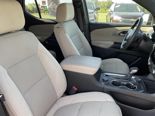 Photo of 2023 Mosaic Black Metallic Chevrolet Traverse