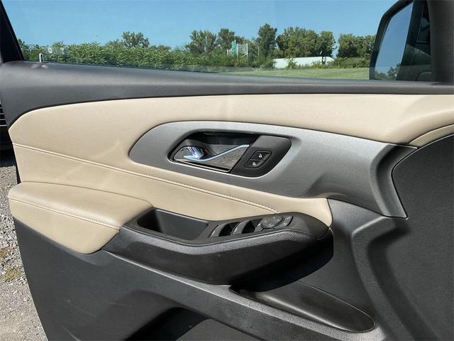 Photo of 2023 Mosaic Black Metallic Chevrolet Traverse