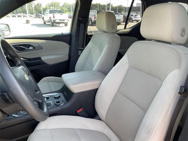Photo of 2023 Mosaic Black Metallic Chevrolet Traverse