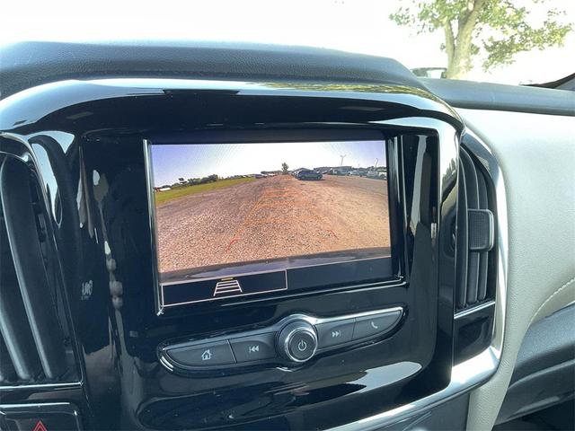 Photo of 2023 Mosaic Black Metallic Chevrolet Traverse