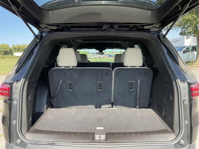 Photo of 2023 Mosaic Black Metallic Chevrolet Traverse