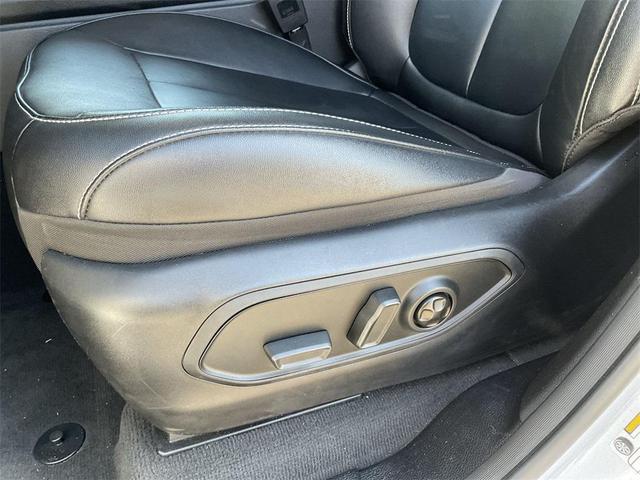 Photo of 2023 Bright White Clearcoat Jeep Grand Cherokee