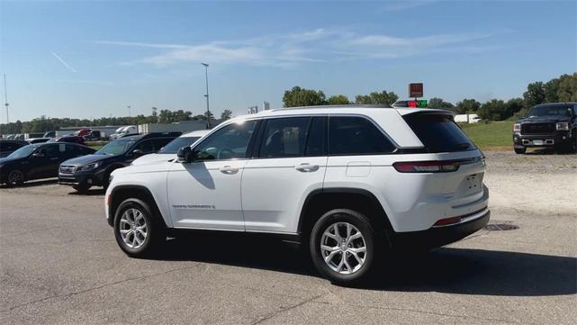 Photo of 2023 Bright White Clearcoat Jeep Grand Cherokee