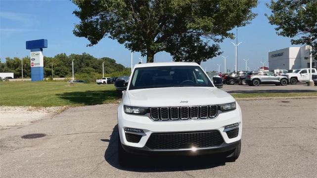 Photo of 2023 Bright White Clearcoat Jeep Grand Cherokee