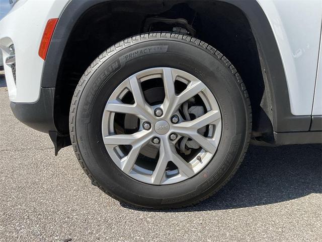 Photo of 2023 Bright White Clearcoat Jeep Grand Cherokee