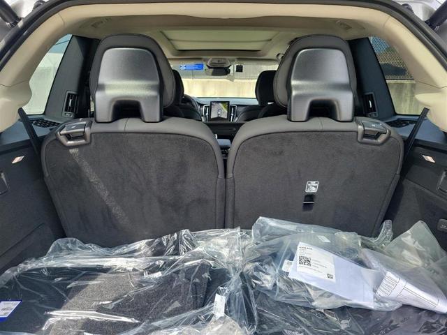 Photo of 2025 Silver Volvo XC90 Plug-In Hybrid