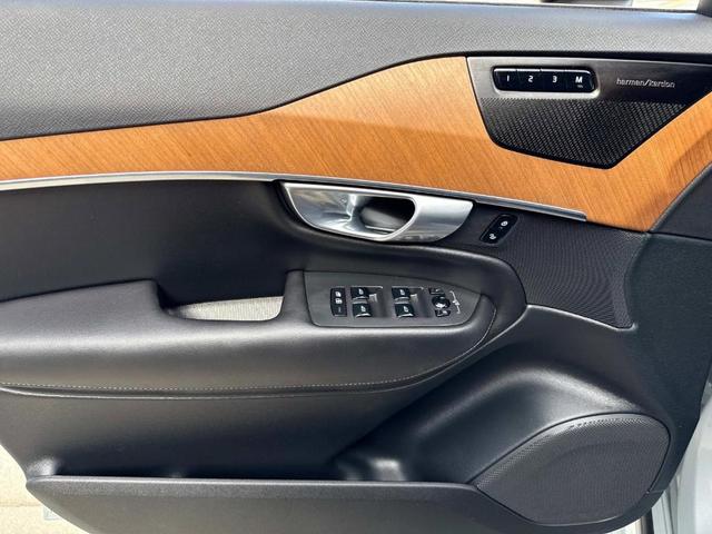 Photo of 2024 Metallic Volvo XC90