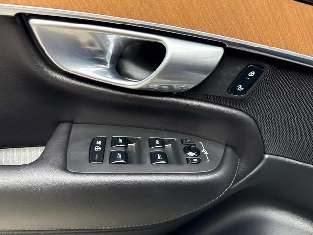 Photo of 2024 Metallic Volvo XC90