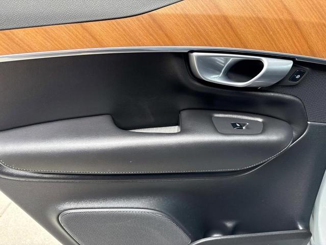 Photo of 2024 Metallic Volvo XC90