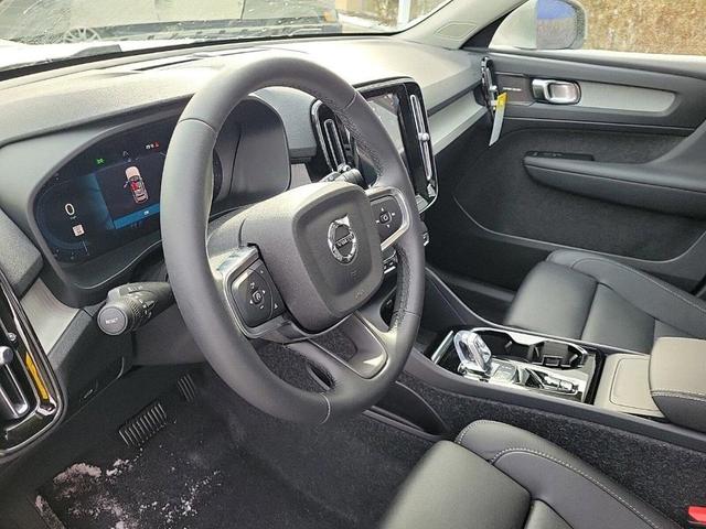 Photo of 2025 Silver Volvo XC40