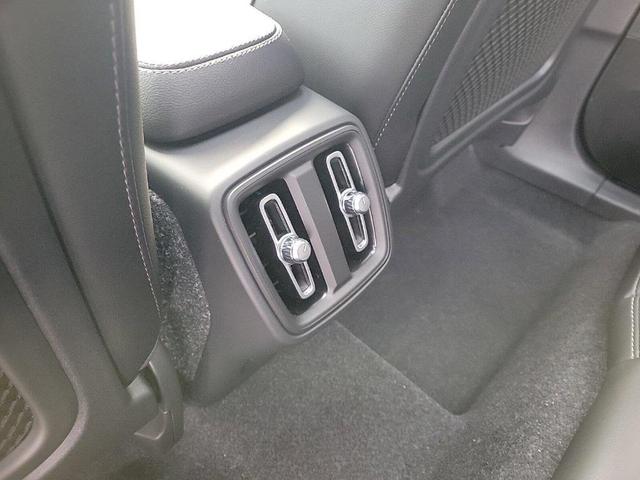 Photo of 2025 Silver Volvo XC40