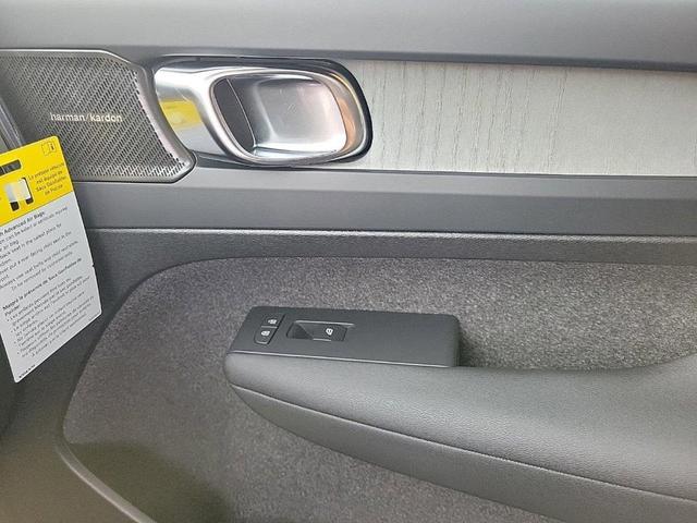 Photo of 2025 Silver Volvo XC40