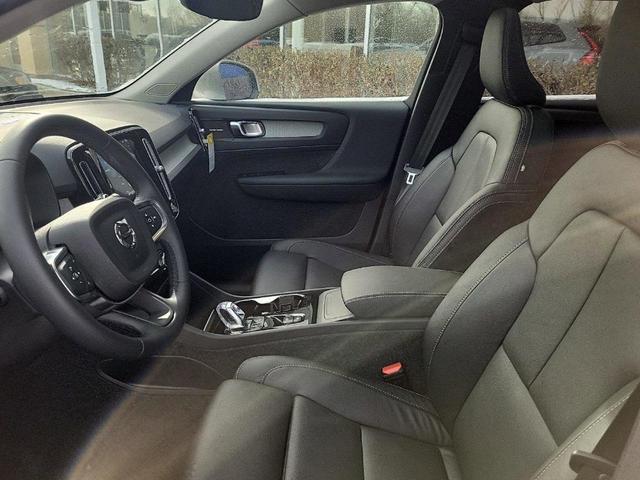 Photo of 2025 Silver Volvo XC40