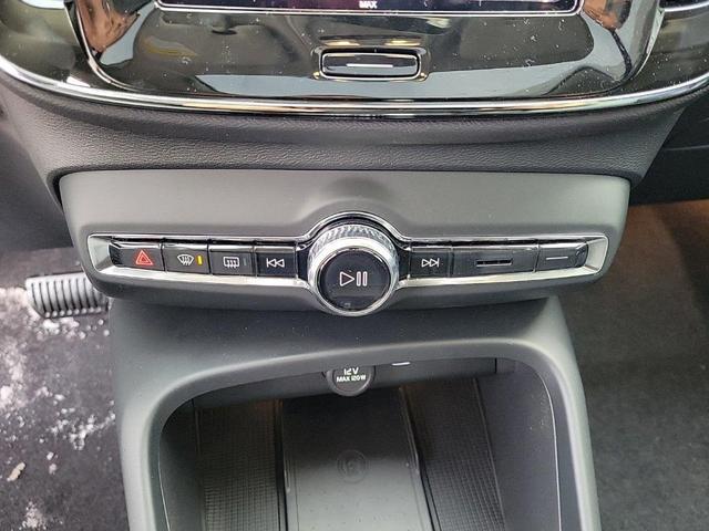 Photo of 2025 Silver Volvo XC40