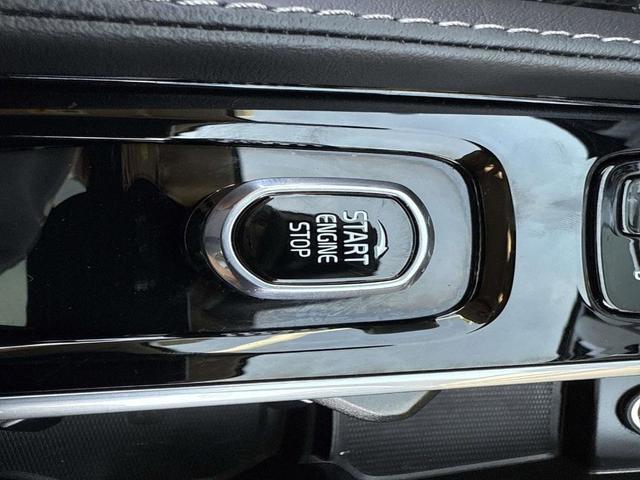 Photo of 2024 Metallic Volvo XC90 Recharge Plug-In Hybrid