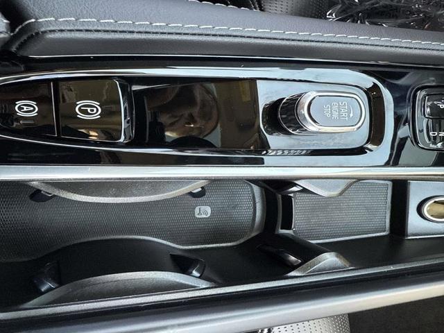 Photo of 2024 Metallic Volvo XC90 Recharge Plug-In Hybrid