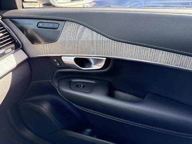 Photo of 2024 Metallic Volvo XC90 Recharge Plug-In Hybrid
