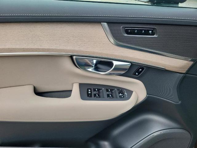 Photo of 2025 Mulberry Red Volvo XC90