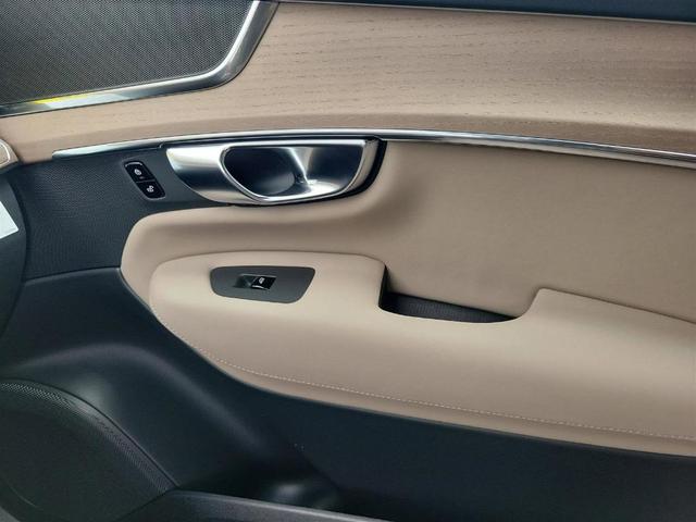 Photo of 2025 Mulberry Red Volvo XC90