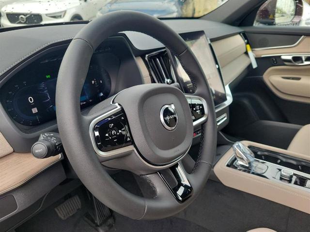 Photo of 2025 Mulberry Red Volvo XC90