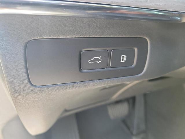 Photo of 2025 Crystal White Pearl Volvo XC90 Plug-In Hybrid