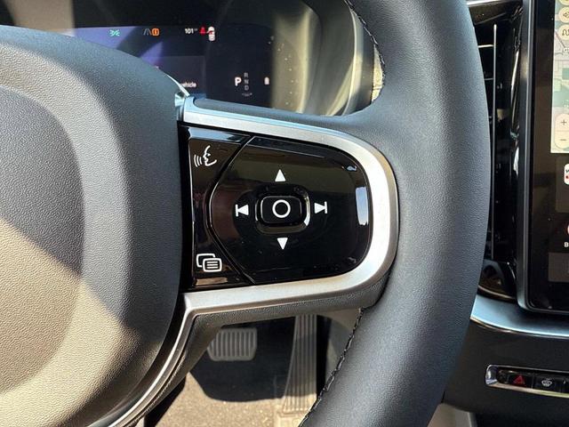 Photo of 2026 Onyx Black Metallic Volvo XC90