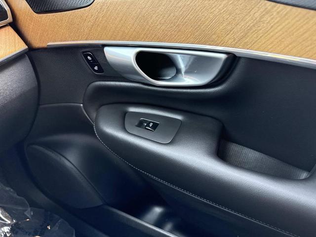 Photo of 2024 Metallic Volvo XC90