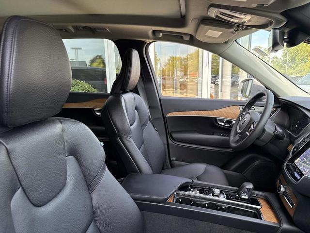 Photo of 2024 Metallic Volvo XC90