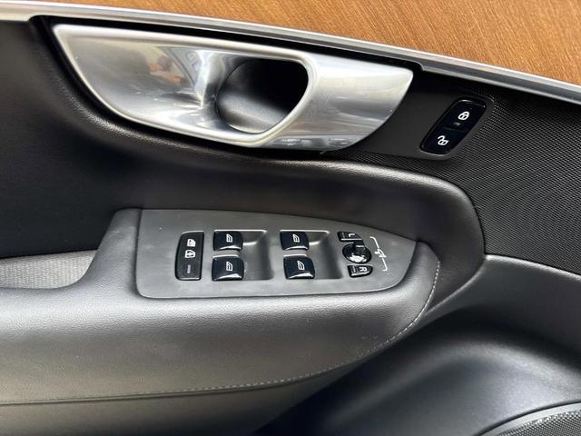 Photo of 2024 Metallic Volvo XC90