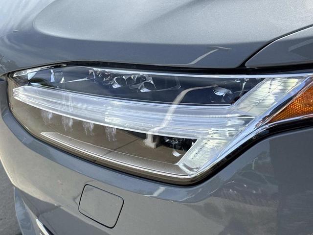 Photo of 2024 Metallic Volvo XC90
