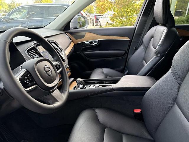 Photo of 2024 Metallic Volvo XC90