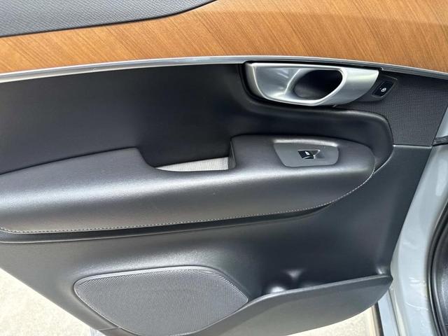 Photo of 2024 Metallic Volvo XC90