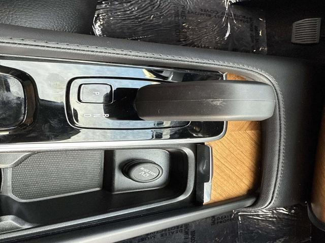 Photo of 2024 Metallic Volvo XC90