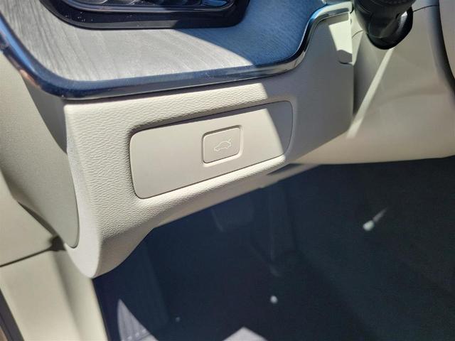 Photo of 2025 Bright Volvo XC60