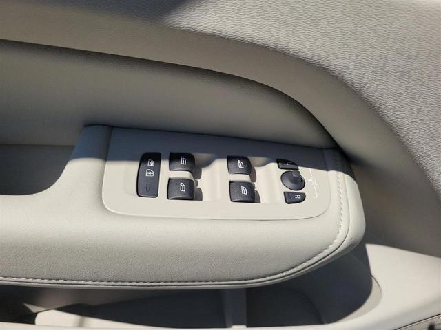 Photo of 2025 Bright Volvo XC60