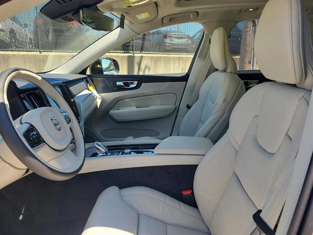 Photo of 2025 Bright Volvo XC60